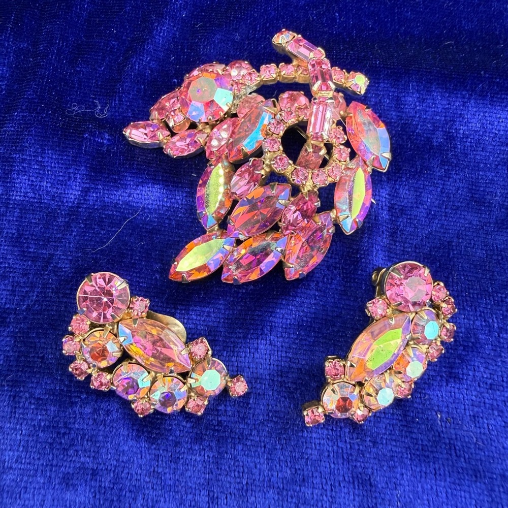 Vintage Weiss Rhinestone Brooch Clip On Earrings Pink Signed